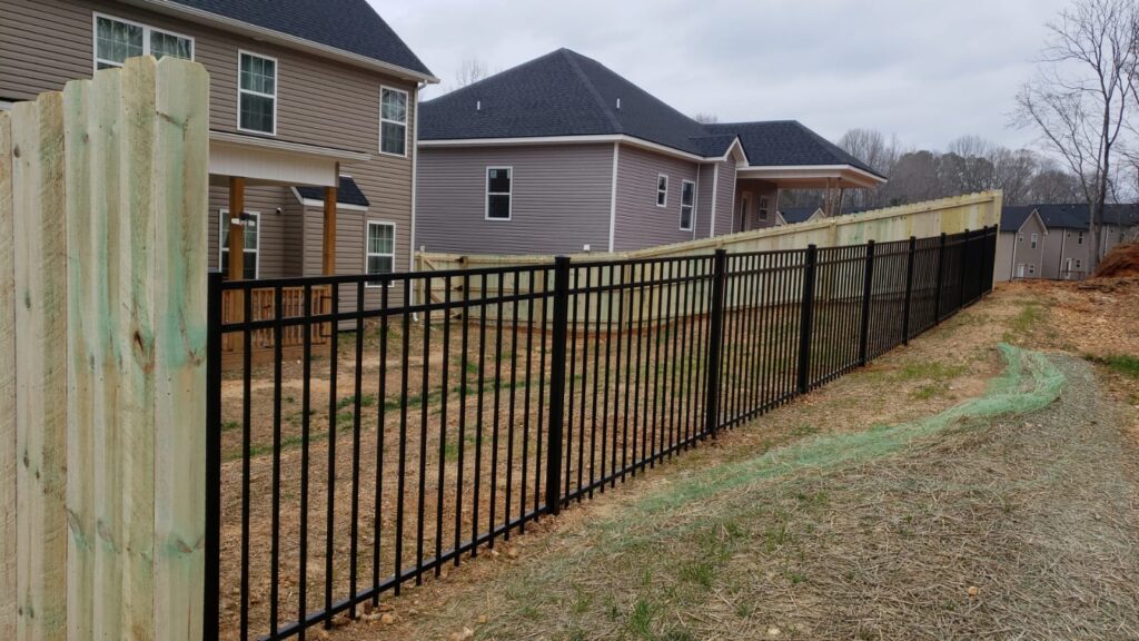fence company in clarksville, tn